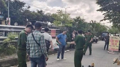 Suspek ditahan kerana menikam isterinya dengan gunting di jalanan.