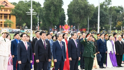 Delegados de destaque de todo o país, que estudaram e seguiram a ideologia, a ética e o estilo de Ho Chi Minh, relatam suas conquistas ao Presidente Ho.