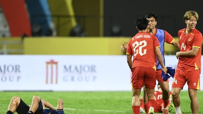 Akhbar Thailand: Bola sepak Vietnam mendahului kita.