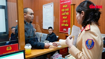 Hanoi gjennomgår omfattende digitalisering, fra PET-kortblanke til VNeTraffic.