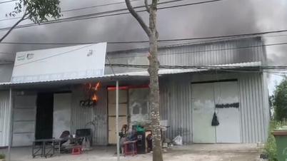 Rumah terbakar tengah hari