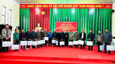Xã Hồng Thái biểu dương, tôn vinh các điển hình tiên tiến và gặp mặt người có uy tín trong đồng bào dân tộc thiểu số