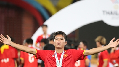 កីឡាករ​វៀតណាម U23 យក​សាច់ក្រក​ជ្រូក​ដែល​មាន​ជាតិ​ជូរ​មក​ជាមួយ ដោយ​សង្ឃឹម​ថា​នឹង​ជួប Ronaldo នៅ​ក្នុង​ការ​ប្រកួត​ទ្វីប​អាស៊ី។