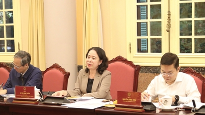 รองประธานาธิบดี โว ถิ อัญ ซวน ทำงานร่วมกับคณะอนุกรรมการด้านโลจิสติกส์ของคณะกรรมการจัดงานสมัชชาการแข่งขันระดับชาติ ครั้งที่ 11