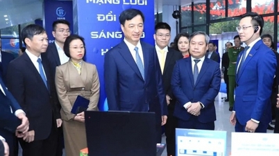 Bapak Nguyen Duy Ngoc mengunjungi Pameran Jaringan Inovasi Hanoi.
