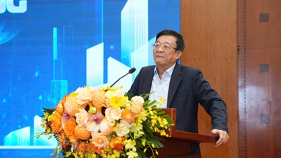 Gradually redirecting credit flows towards sustainable criteria.