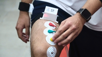 Students create a system to assist stroke patients in recovery, pricing each product at 100 million VND.