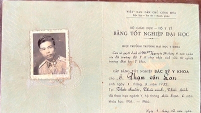 Chàng trai quê lúa đi bộ hơn 100km lên Hà Nội thi đỗ trường Y 60 năm trước