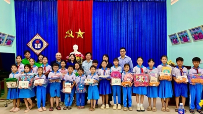 มหาวิทยาลัยดงอา มอบของขวัญเพื่อสนับสนุนนักเรียนและชาวบ้านในตำบลหนองเซิน