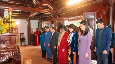 Nghe An eyaletinde, vatansever bilgin Phan Boi Chau'nun doğumunun 158. yıl dönümü anısına bir tören düzenlendi.