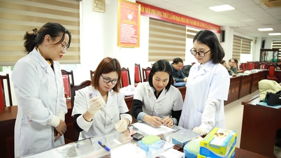 การฝึกอบรมเกี่ยวกับการตรวจหาเชื้อเอชไอวีและการให้คำปรึกษาแก่บุคลากรทางการแพทย์