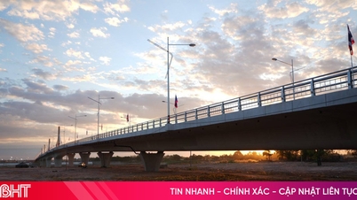 5 numaralı Dostluk Köprüsü'nün açılışı, Tayland'dan Ha Tinh'e olan yolculuğu kısaltmaya yardımcı oluyor.