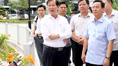 Wakil Ketua Komite Rakyat Provinsi An Giang, Le Van Phuoc, memeriksa kemajuan proyek-proyek konstruksi utama.
