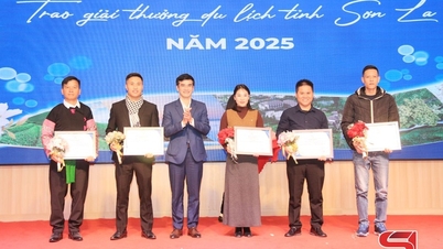 Pemberian hadiah untuk kompetisi pariwisata Son La pada tahun 2025.