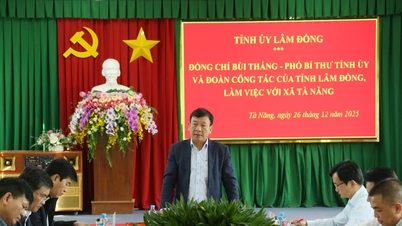 Bui Thang, visesekretær i Lam Dong provinsielle partikomité, jobber med Ta Nang kommune.