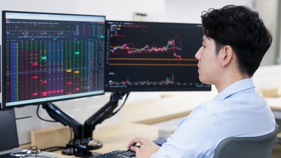 VN-Index giảm 13 điểm, cổ phiếu thép 'ngược dòng'
