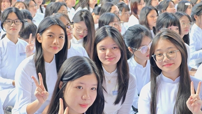 Programul oficial de sărbători de Anul Nou pentru elevi și profesori din orașul Ho Chi Minh.