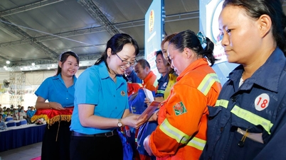 Bonus Tet tertinggi di Bandar Raya Ho Chi Minh melebihi 1.8 bilion VND, di sebuah perusahaan pelaburan asing.