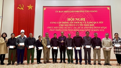 Tan Giang Ward versorgt 43 angesehene Persönlichkeiten mit aktuellen Informationen – Cao Bang Online-Zeitung