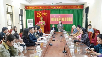 L'Association des journalistes de Hanoï organise une excursion dans les communes de Dan Phuong et O Dien.