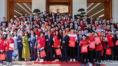 El Primer Ministro se reunió con los estudiantes que ganaron premios internacionales en 2025 y los felicitó.