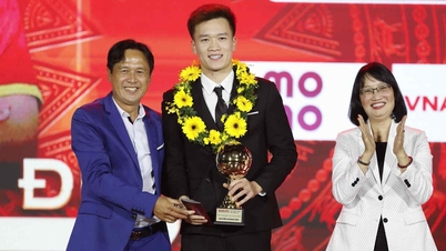 Anugerah Bola Emas Vietnam 2025: Dinh Bac memenangi anugerah 'Pemain Muda Terbaik'.