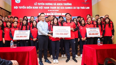 Rewarding outstanding track and field athletes at the 33rd SEA Games.