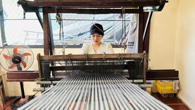 Discover the Cham brocade weaving village of Chau Phong in An Giang.