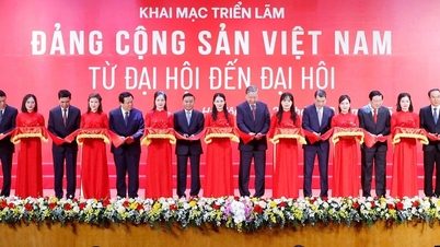 Tổng Bí thư Tô Lâm cắt băng khai mạc triển lãm Đảng Cộng sản Việt Nam - Từ Đại hội đến Đại hội