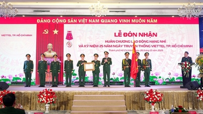 Viettel Ho Chi Minh City recibe la Medalla Laboral de Segunda Clase.