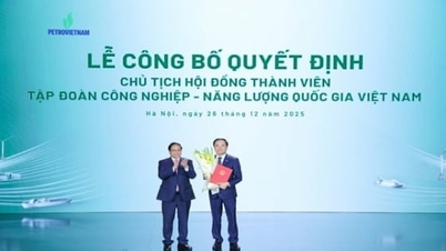 레 응옥 손 동지는 페트로비에트남 이사회 의장직을 맡고 있습니다.