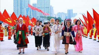 Các đại biểu đến dự Khai mạc Đại hội Thi đua yêu nước toàn quốc lần thứ XI