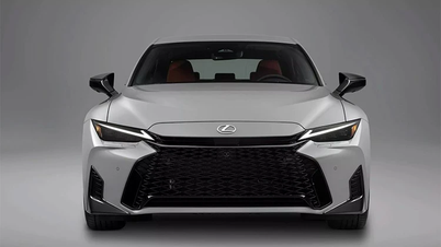 Lexus IS z roku 2026 bude mít méně motorů a cena se zvýší o téměř 5 000 dolarů.
