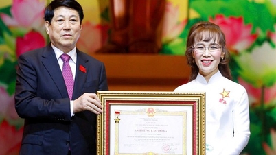 Dr. Nguyen Thi Phuong Thao menerima gelar Pahlawan Buruh: Simbol keberanian, kemanusiaan, dan integrasi.