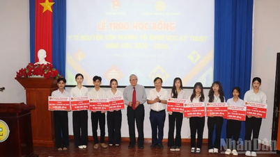 An Giang trao 27 suất học bổng cho sinh viên vượt khó
