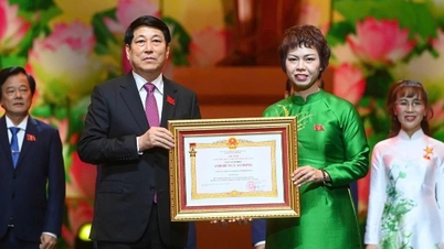 ກຸ່ມບໍລິສັດເມັດພັນໄທບິ່ງມີກຽດໄດ້ຮັບນາມມະຍົດວິລະຊົນແຮງງານ.