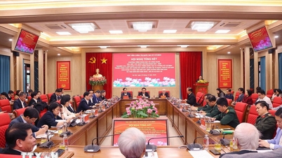 เสริมสร้างและปรับปรุงกรอบทฤษฎีของแนวทางการปฏิรูปของพรรคให้ลึกซึ้งยิ่งขึ้น