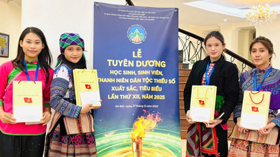 นักเรียนชนกลุ่มน้อย 8 คนจากจังหวัดลาวกายได้รับเกียรติให้เข้าพบและรับคำชมเชยจากเลขาธิการใหญ่โต ลัม สำหรับความสำเร็จอันโดดเด่นของพวกเขา