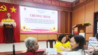 CRS heeft meer dan 766 miljoen VND beschikbaar gesteld om mensen in de gemeenten Thu Bon en Nam Phuoc te helpen de natuurrampen te boven te komen.