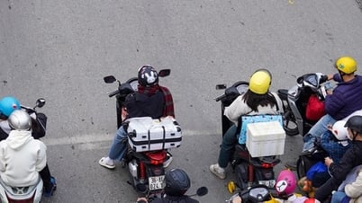 설날 4일째, 사람들은 짐을 챙겨 하노이로 돌아왔습니다.