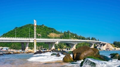 ពណ៌នានិទាឃរដូវនៅស្ពាន "តភ្ជាប់ច្រាំងសមុទ្ររីករាយ" លើផ្លូវឆ្នេរសមុទ្រ Binh Dinh