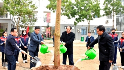 Sở GD&ĐT Hà Nội phát động trồng cây xanh trong các trường học