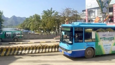 Route 2 bus routes connecting Huong Pagoda