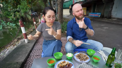 ភ្ញៀវ​ទេសចរ​លោក​ខាង​លិច​បាន​ភ្លក់​ម្ហូប 'អាម៉ាស់' នៅ​ទីក្រុង​ហាណូយ ដោយ​លាន់​មាត់​ថា វា​មាន​រសជាតិ​ឈ្ងុយ និង​ឆ្ងាញ់