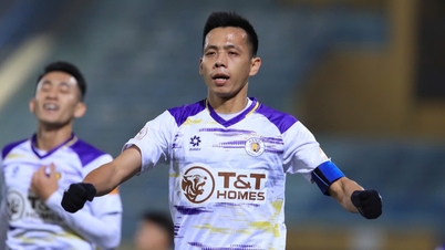 គ្រូ​បង្វឹក Hoang Van Phuc សប្បាយ​ចិត្ត​នឹង 'អ្នក​សង្គ្រោះ' របស់ Van Quyet ម្ដង​ទៀត។