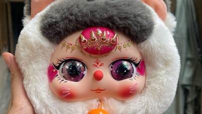 Painting the faces of Baby Three dolls, many young people earn tens of millions of dong each month