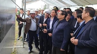 Hình ảnh Thủ tướng kiểm tra thực địa dự án đường ven biển và cao tốc Bắc-Nam đoạn qua Quảng Ngãi