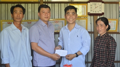គ្រូបង្រៀនចាកចេញពីវេទិកាដើម្បីចូលបម្រើកងទ័ព