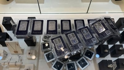Bạc thế giới hồi phục