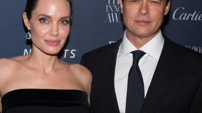 Brad Pitt ដោះ​អាវ​ចេញ​ដោយ​បង្ហាញ​ស្នាម​សាក់​របស់ Angelina Jolie